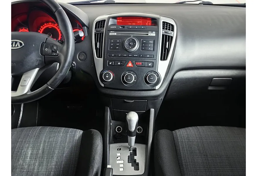 Kia Ceed 1.6 AT (122 л.с.) Бежевый в АВИЛОН. Слайд №13