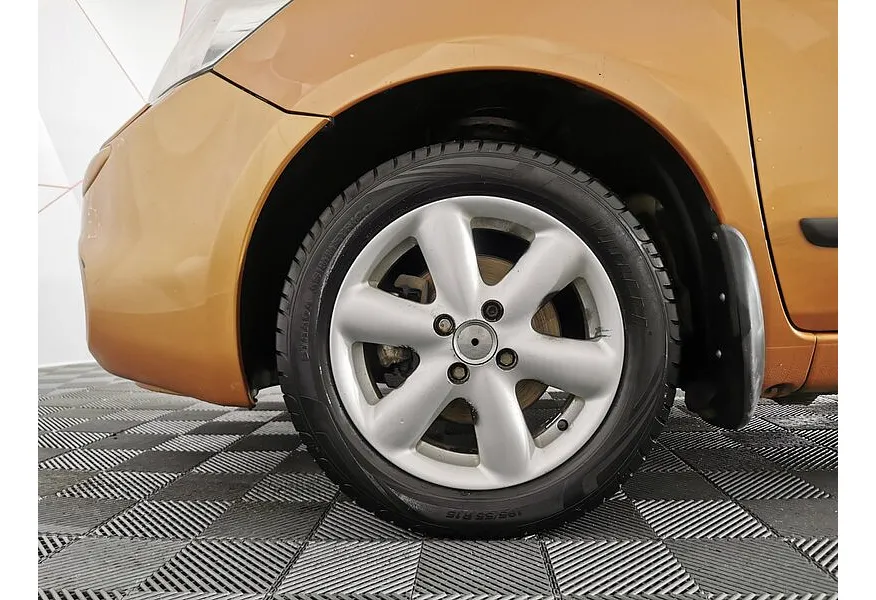 Nissan Note 1.4 MT (88 л.с.) Comfort Оранжевый в АВИЛОН. Слайд №9