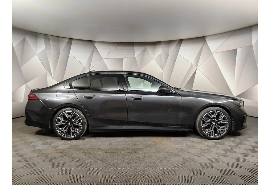 BMW 5 серия 520d xDrive AT (197 л.с.) Черный в АВИЛОН. Слайд №6