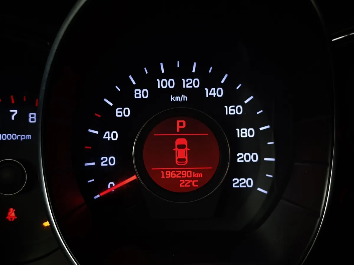Kia Rio 1.6 AT (123 л.с.) Prestige Коричневый в АВИЛОН. Слайд №15