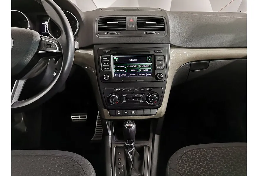 Skoda Yeti 1.8 TSI 4x4 DSG (152 л.с.) Белый в АВИЛОН. Слайд №15