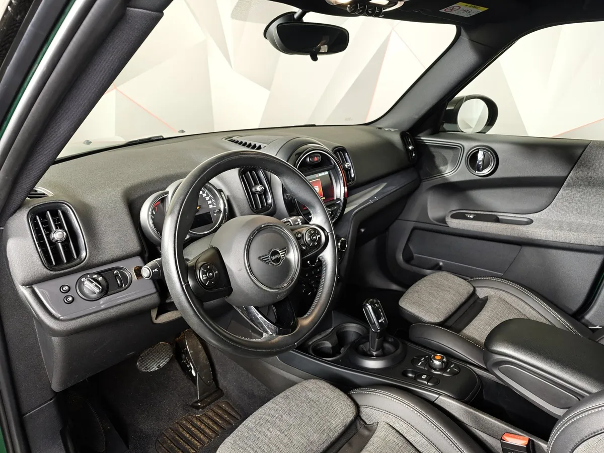 Mini Countryman Cooper 1.5 AT (136 л.с.) Essential Зеленый в АВИЛОН. Слайд №12
