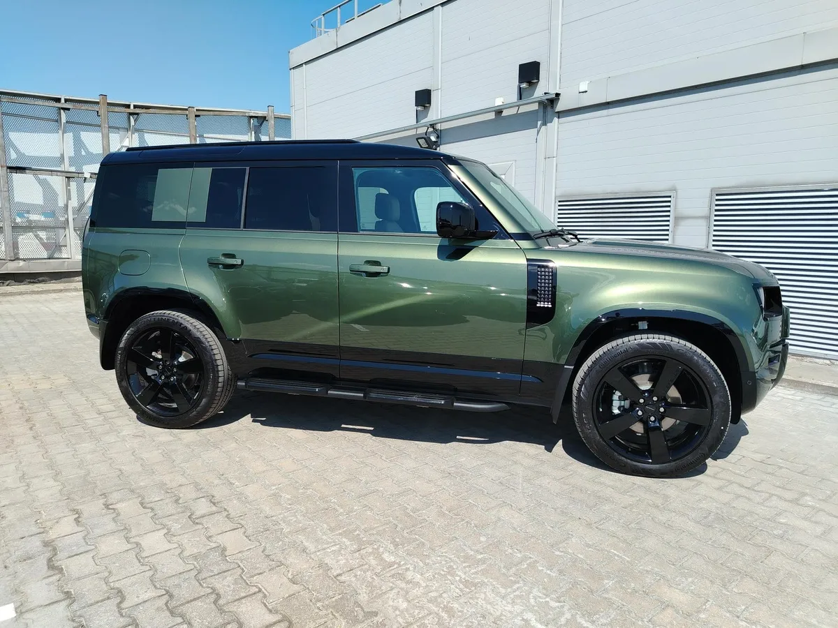 Land Rover Defender 3.0D D6H AT (249 л.с.) X-Dynamic HSE Зеленый в АВИЛОН. Слайд №3