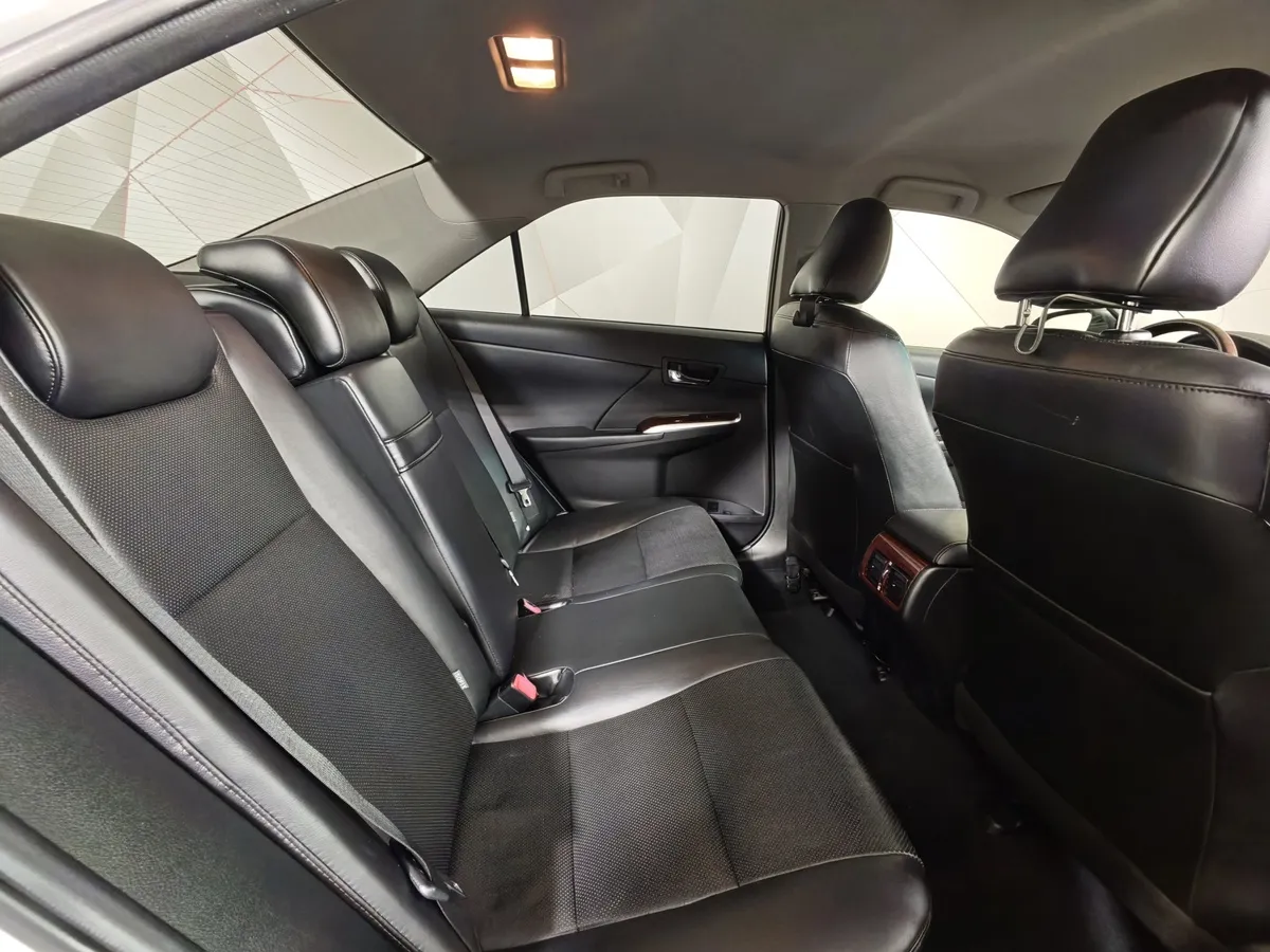 Toyota Camry 2.5 AT (181 л.с.) Стандарт Белый в АВИЛОН. Слайд №15