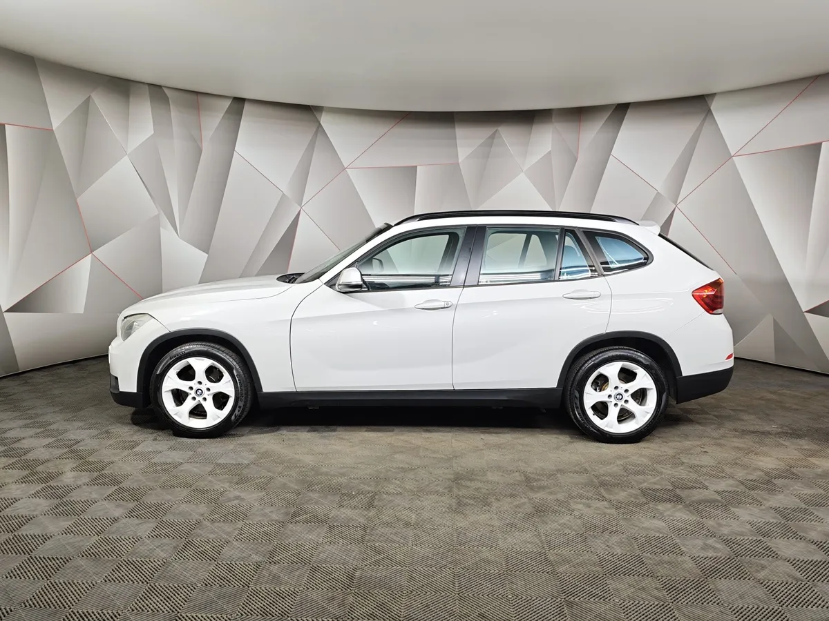 BMW X1 sDrive18i AT (150 л.с.) Белый в АВИЛОН. Слайд №5