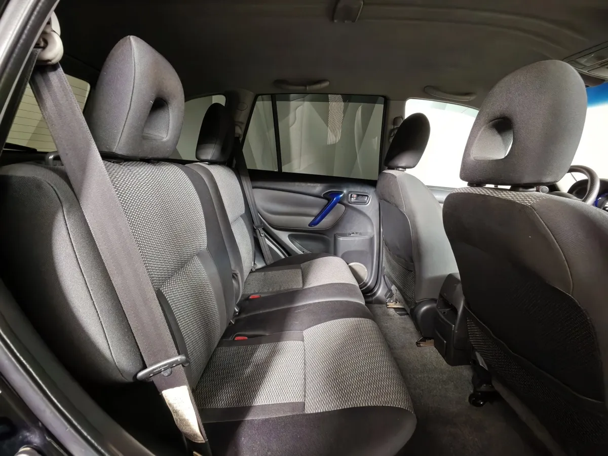 Toyota RAV4 2.4 AT FWD (163 л.с.) Черный в АВИЛОН. Слайд №14