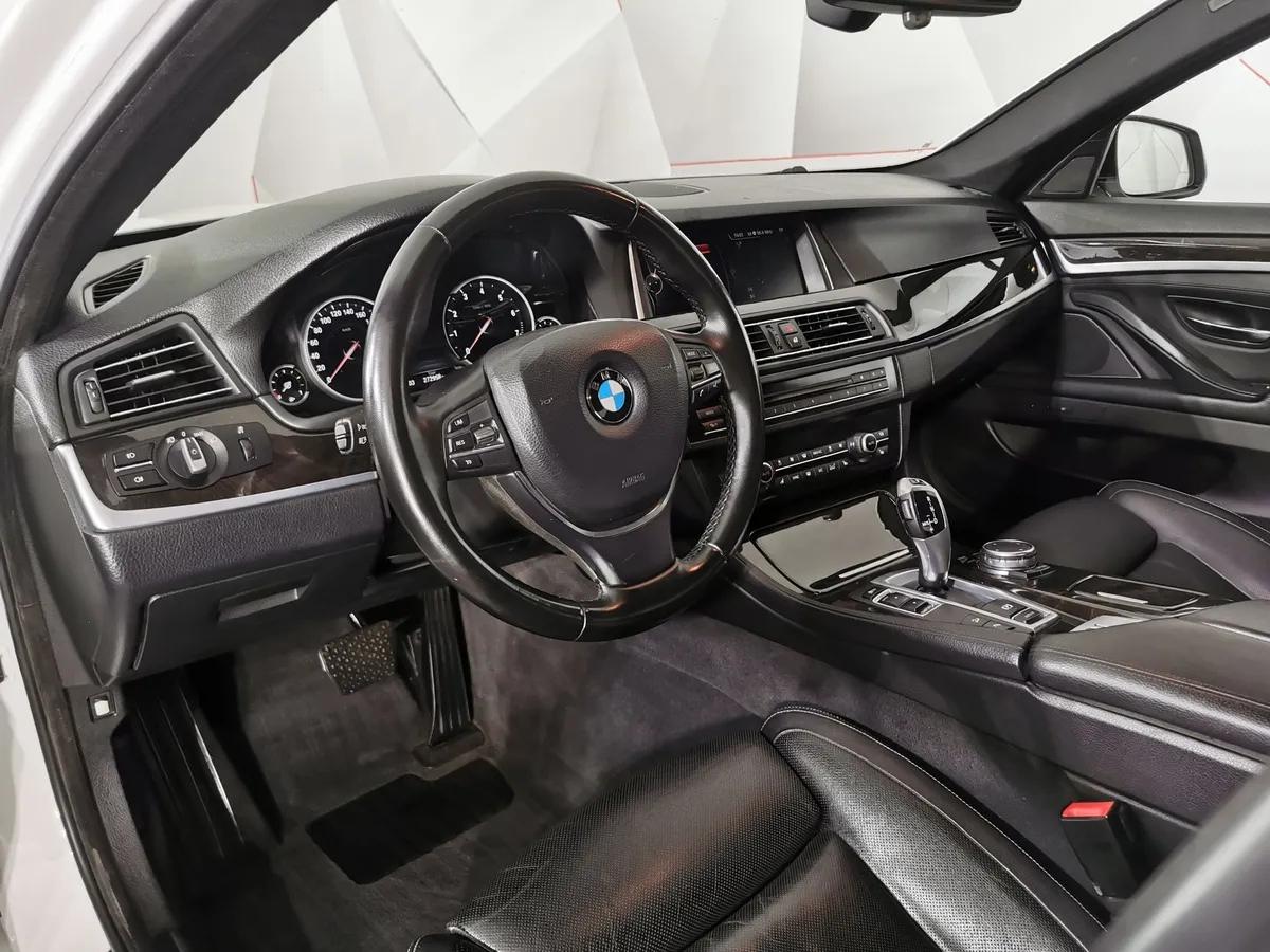 BMW 5 серия 528i xDrive AT (245 л.с.) Base Локальная сборка Белый в АВИЛОН. Слайд №12
