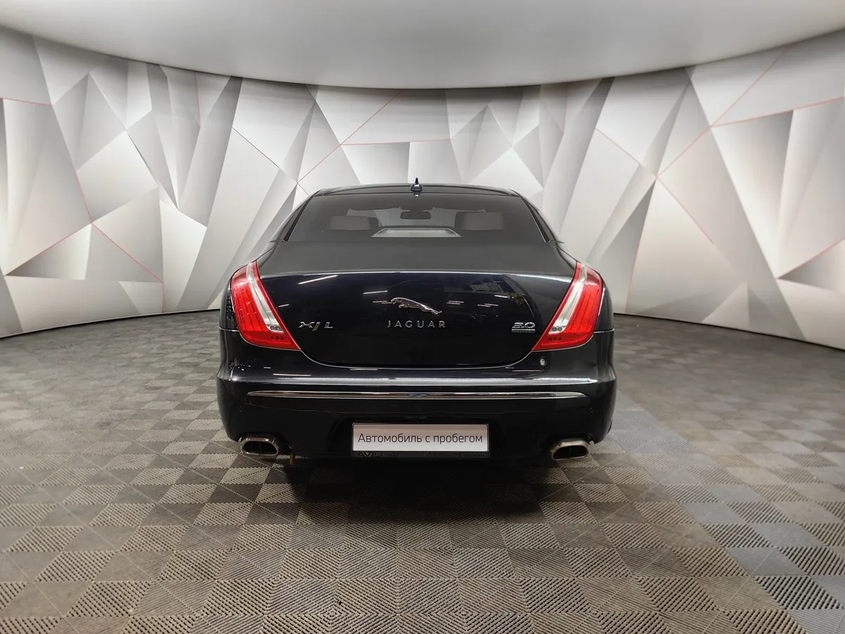 Jaguar XJ 3.0 AT AWD LWB (340 л.с.) Portfolio Черный в АВИЛОН. Слайд №8