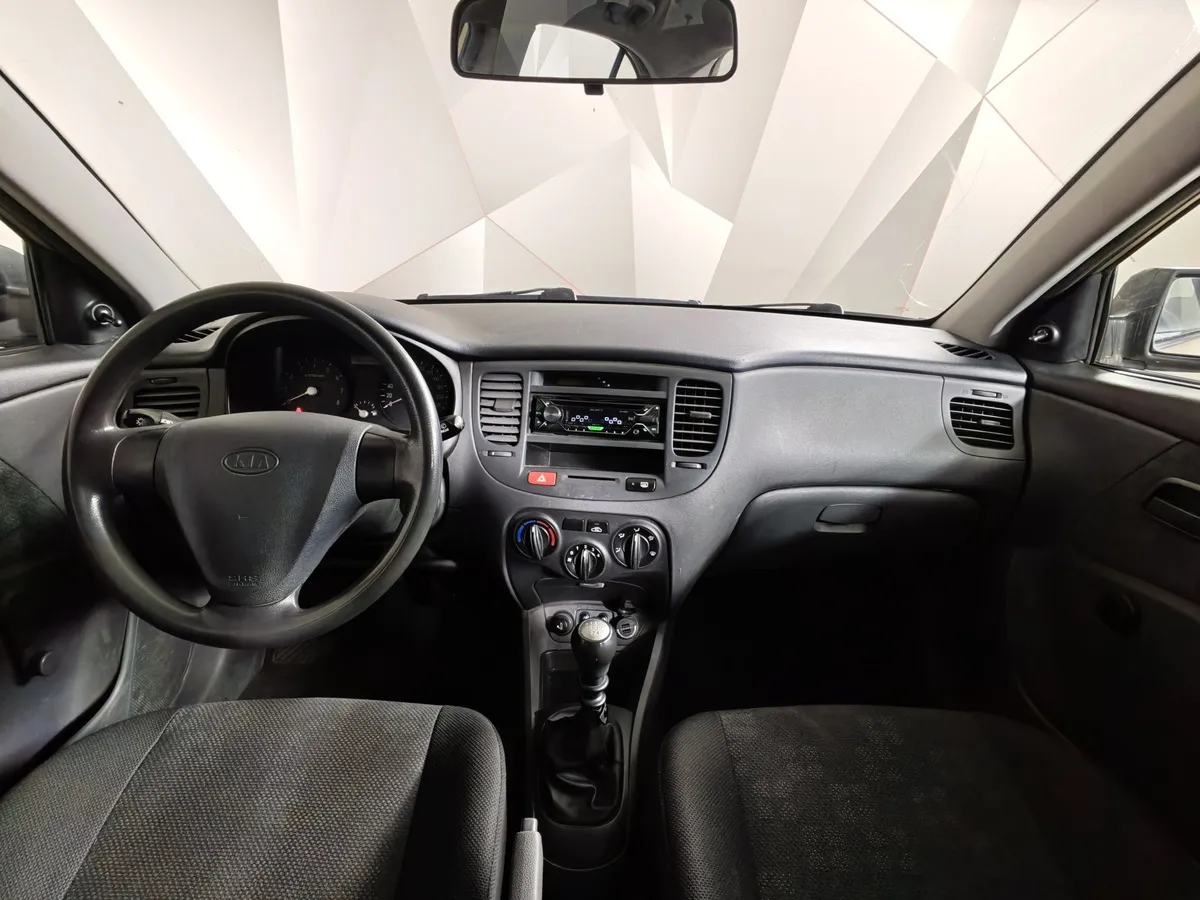 Kia Rio 1.4 MT (97 л.с.) Бежевый в АВИЛОН. Слайд №12