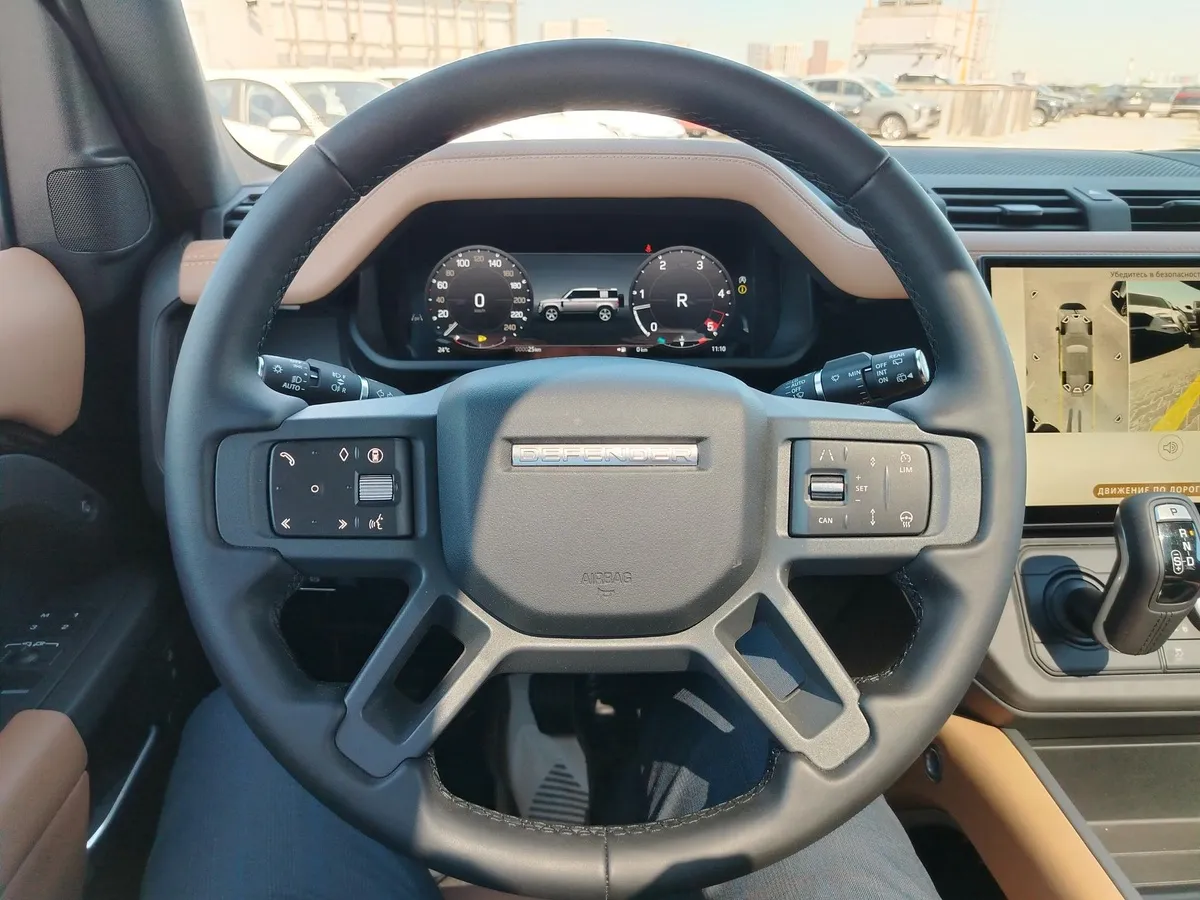 Land Rover Defender 3.0D D6H AT (249 л.с.) X-Dynamic HSE Черный в АВИЛОН. Слайд №6