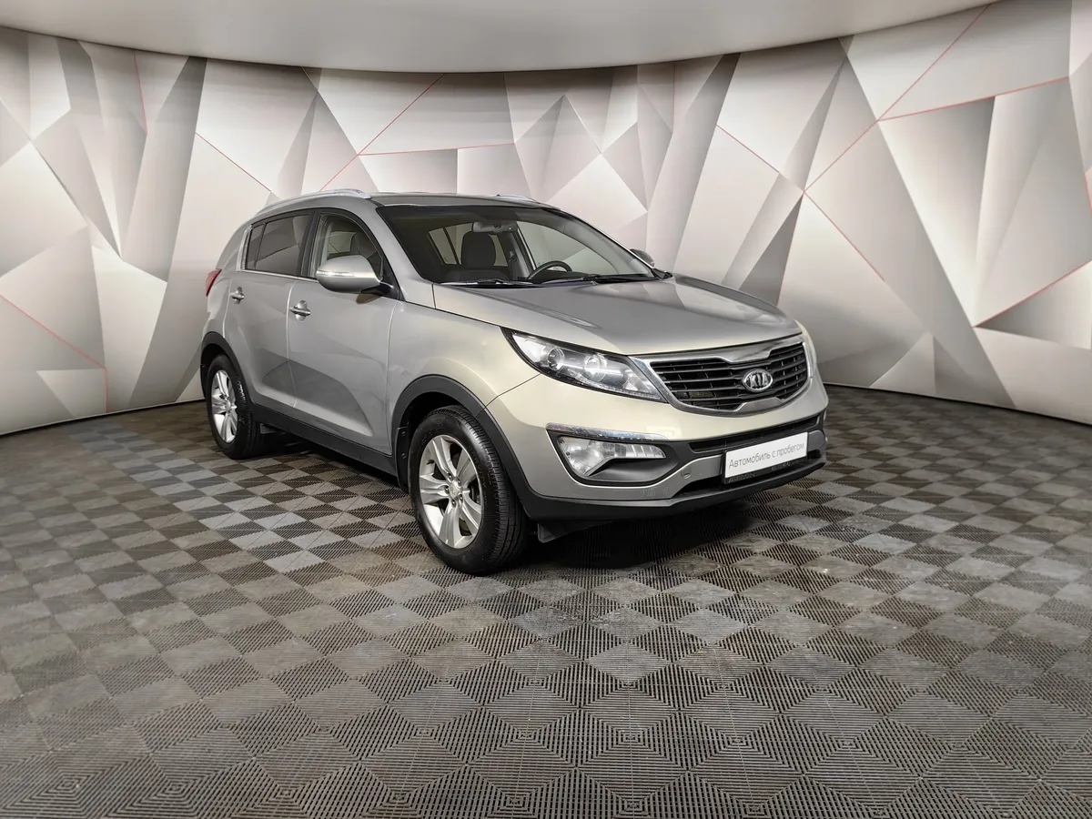 Kia Sportage 2.0 AT (150 л.с.) Серебристый в АВИЛОН. Слайд №3