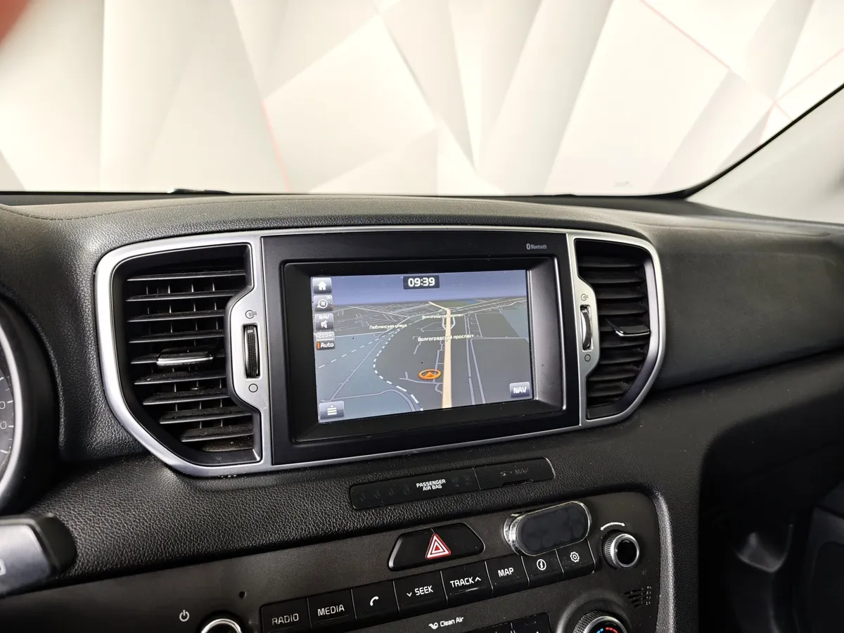 Kia Sportage 2.0 AT (150 л.с.) Luxe Черный в АВИЛОН. Слайд №17