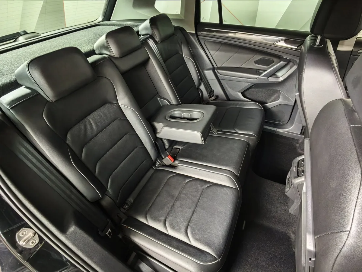 Volkswagen Tiguan 2.0 TSI 4Motion AT (180 л.с.) Exclusive Черный в АВИЛОН. Слайд №17