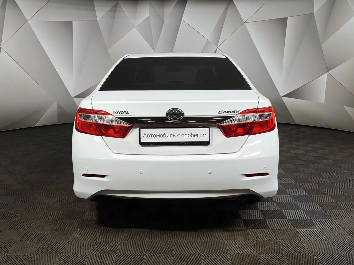 Toyota Camry 2.5 AT (181 л.с.) Белый в АВИЛОН. Слайд №8
