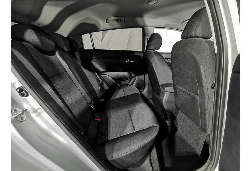 Kia Rio X-Line 1.6 AT (123 л.с.) Premium Серый в АВИЛОН. Слайд №17