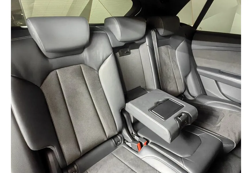 Audi Q8 45 TDI Tiptronic quattro (249 л.с.) Красный в АВИЛОН. Слайд №17