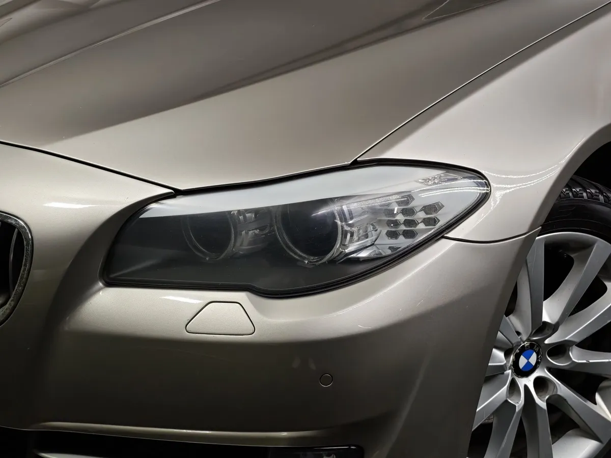 BMW 5 серия 523i AT (204 л.с.) Base Локальная сборка Бежевый в АВИЛОН. Слайд №8