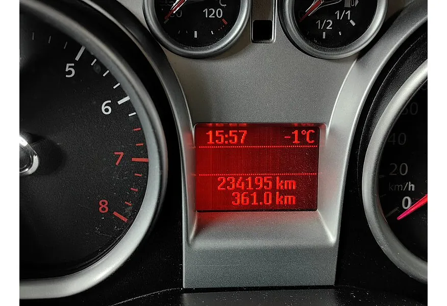 Ford Focus 1.6 AT (101 л.с.) Серый в АВИЛОН. Слайд №16 Ford Focus 1.6 AT (101 л.с.) Серый в АВИЛОН. Слайд №16