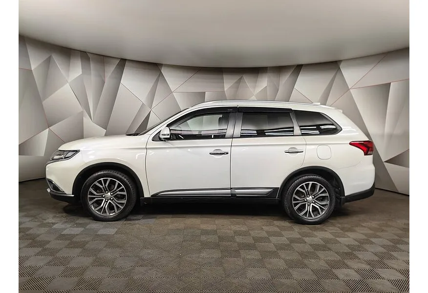 Mitsubishi Outlander 2.4 CVT 4WD (167 л.с.) Белый в АВИЛОН. Слайд №3