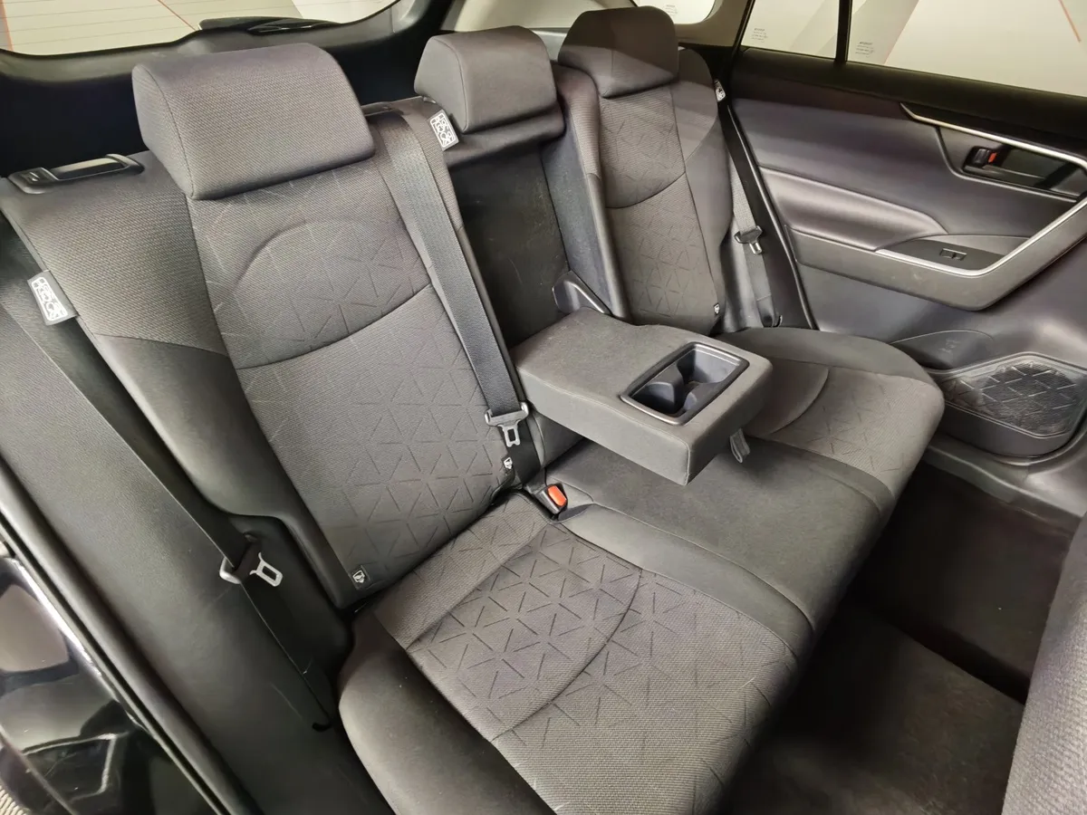 Toyota RAV4 2.0i MT (149 л.с.) Черный в АВИЛОН. Слайд №16