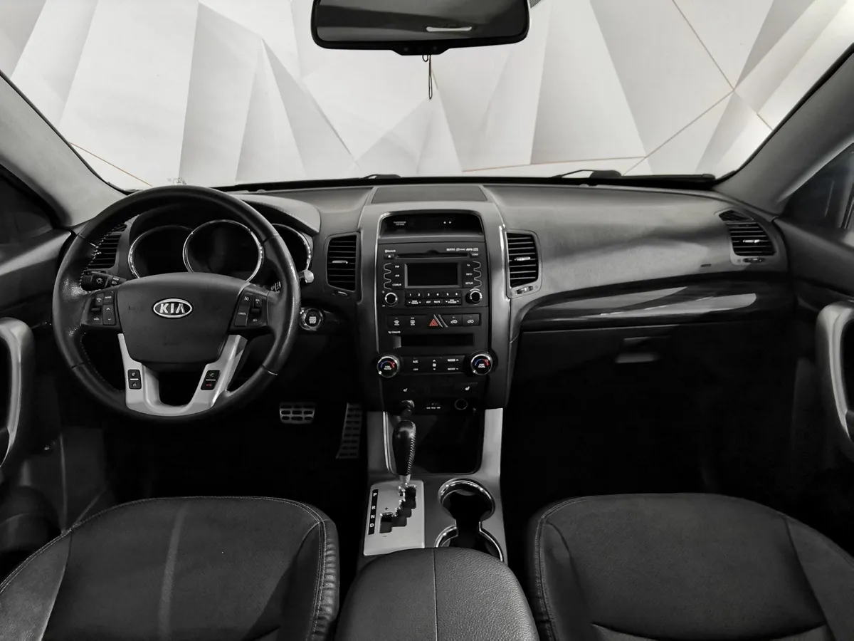 Kia Sorento 2.4 AT 4WD (175 л.с.) Comfort Серебристый в АВИЛОН. Слайд №14