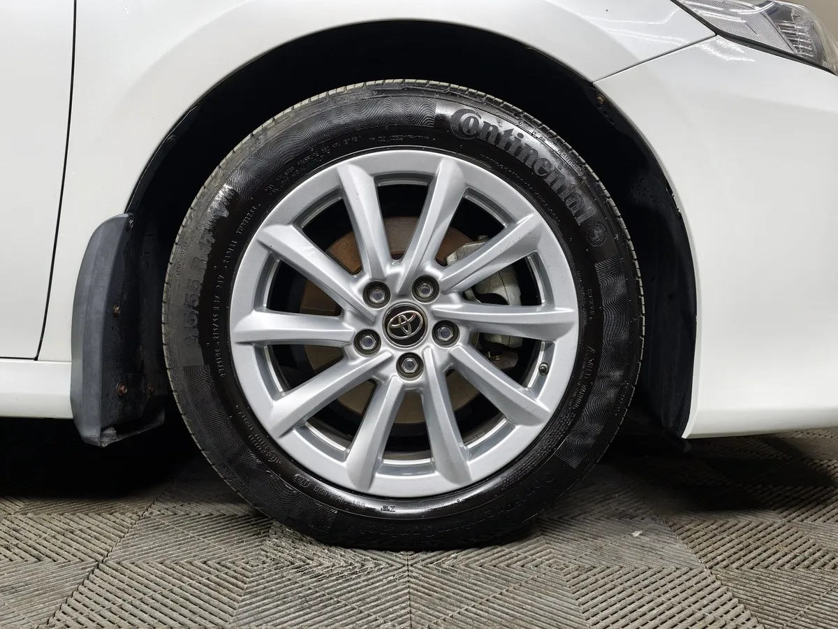 Toyota Camry 2.5 AT (200 л.с.) Prestige Safety Белый в АВИЛОН. Слайд №9