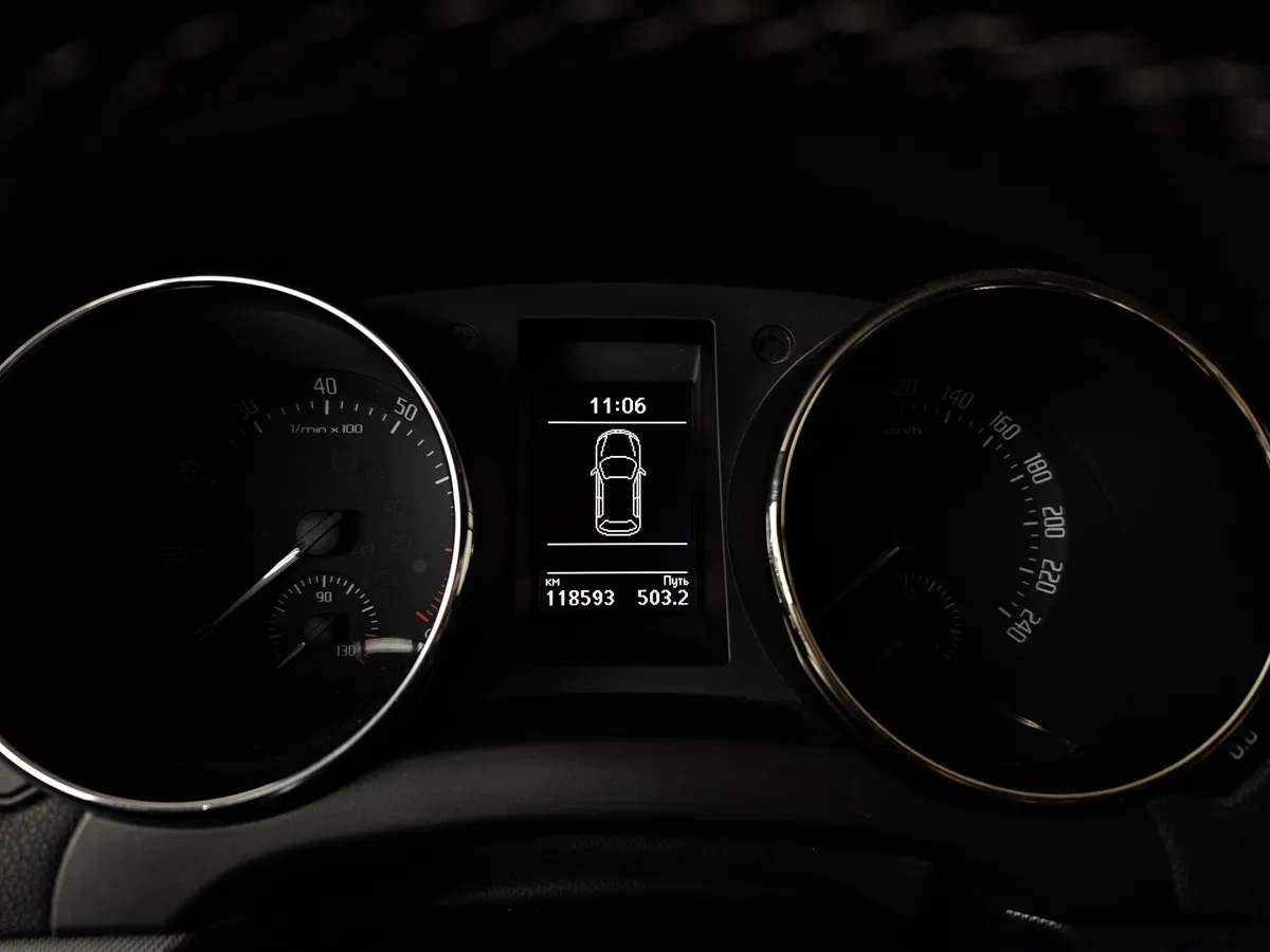 Skoda Yeti 1.6 AT (110 л.с.) Коричневый в АВИЛОН. Слайд №18