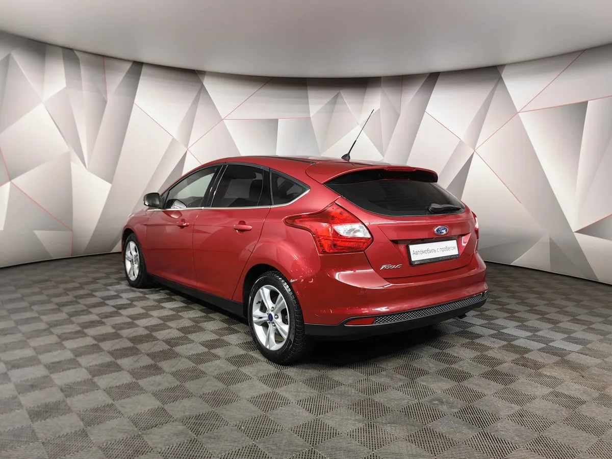 Ford Focus 1.6 PowerShift (125 л.с.) Titanium Красный в АВИЛОН. Слайд №4