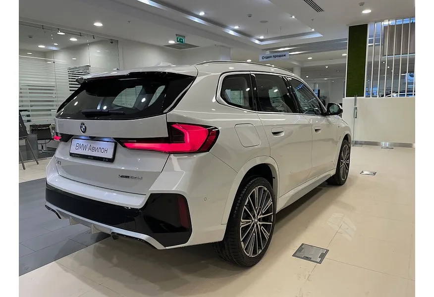 BMW X1 xDrive25 Li (204 л.с.) Белый в АВИЛОН. Слайд №5