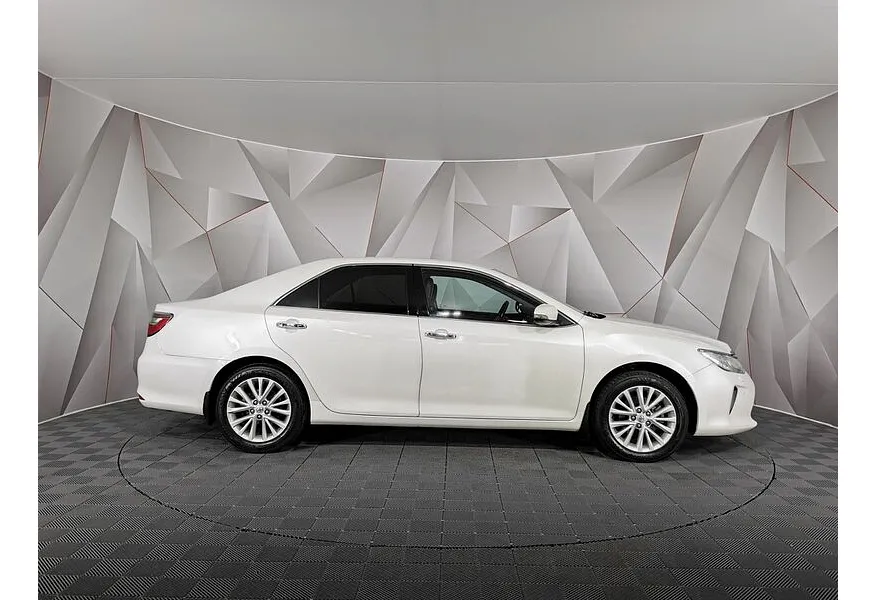 Toyota Camry 2.5 AT (181 л.с.) Белый в АВИЛОН. Слайд №6