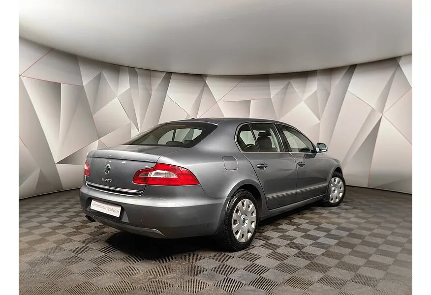 Skoda Superb 1.8 TSI AT (152 л.с.) Серый в АВИЛОН. Слайд №2