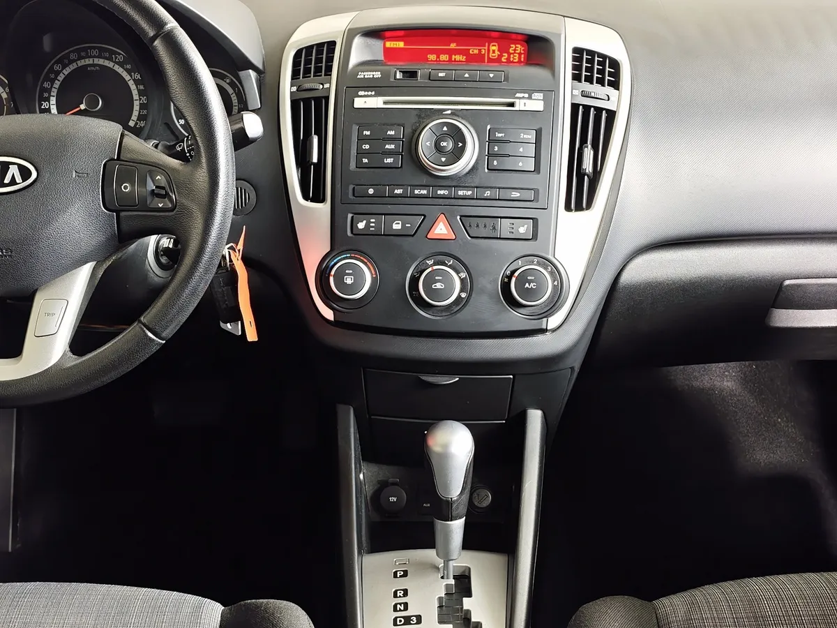 Kia Ceed 1.6 AT (122 л.с.) Люкс Серебристый в АВИЛОН. Слайд №15