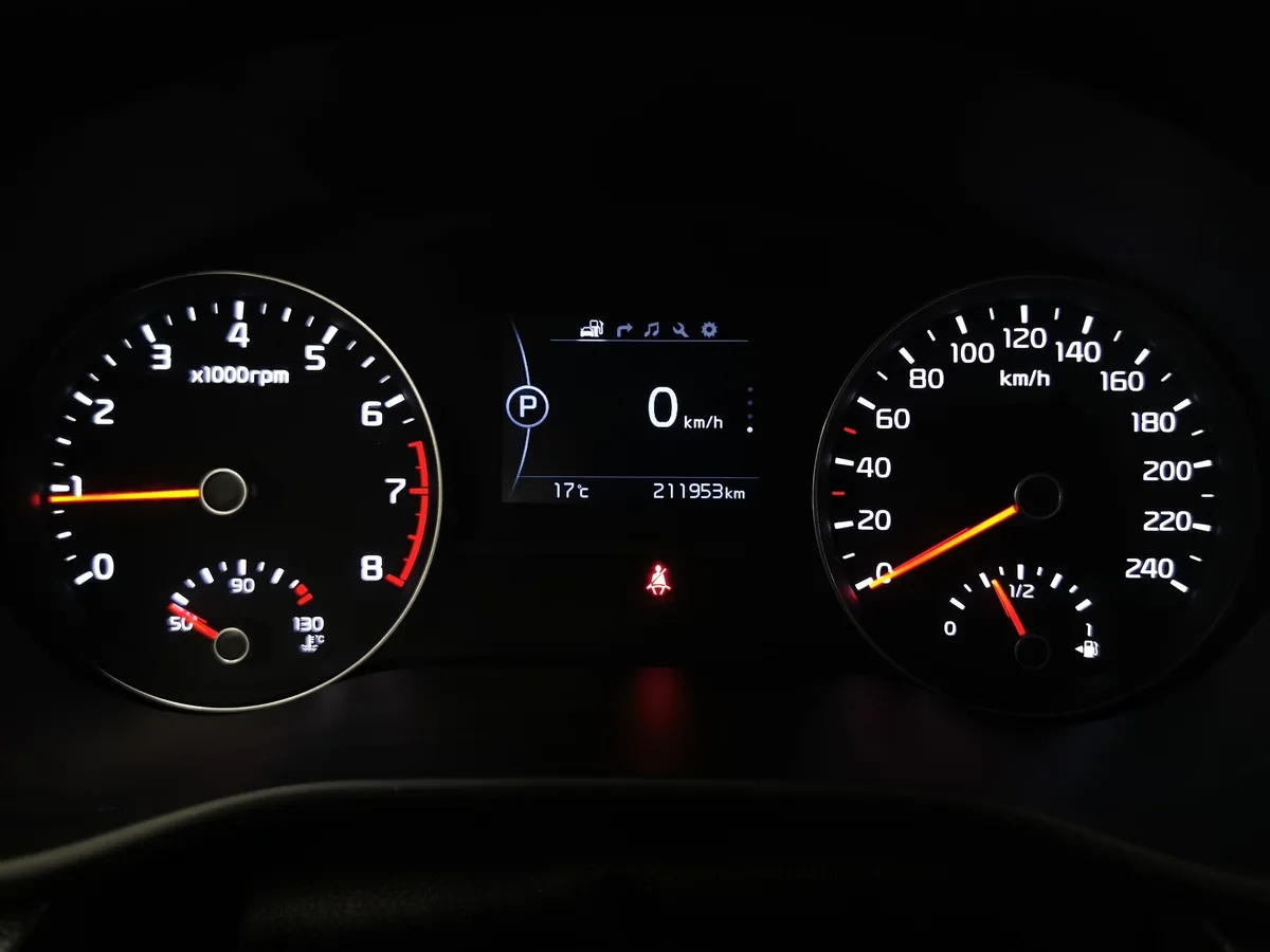 Kia Sportage 2.0 AT 4WD (150 л.с.) Luxe Коричневый в АВИЛОН. Слайд №17