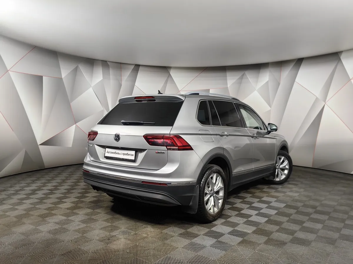 Volkswagen Tiguan 2.0 TDI 4Motion AT (140 л.с.) Track & Field Серебристый в АВИЛОН. Слайд №2