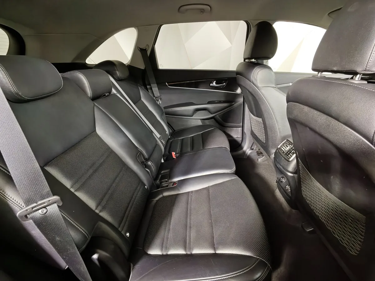 Kia Sorento 2.4 GDI AT AWD (188 л.с.) Luxe Серый в АВИЛОН. Слайд №15