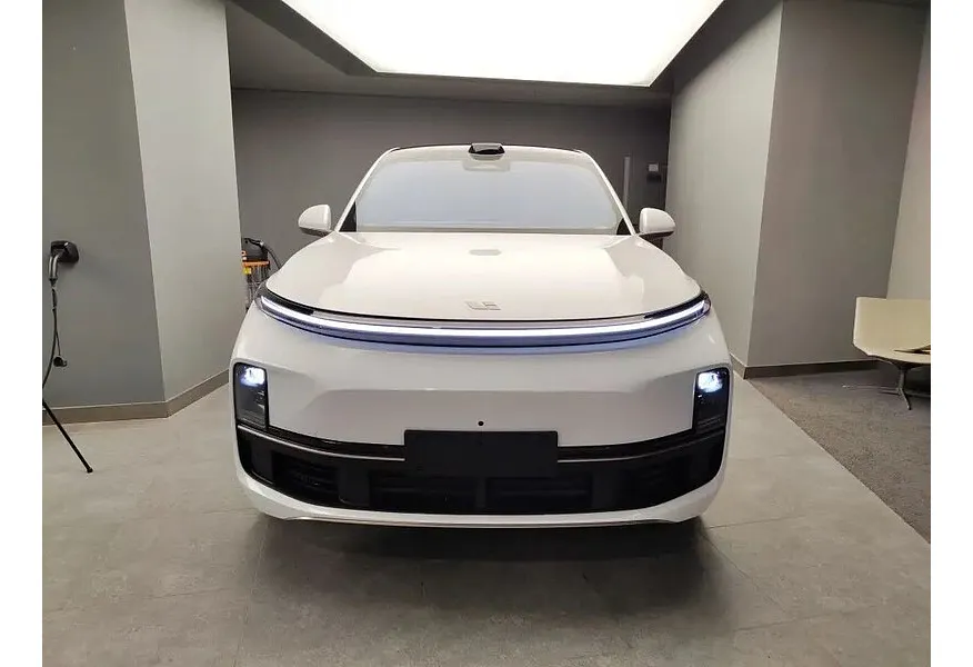 Li Auto L9 1.5 AT 4WD (449 л.с.) Ultra Белый в АВИЛОН. Слайд №3