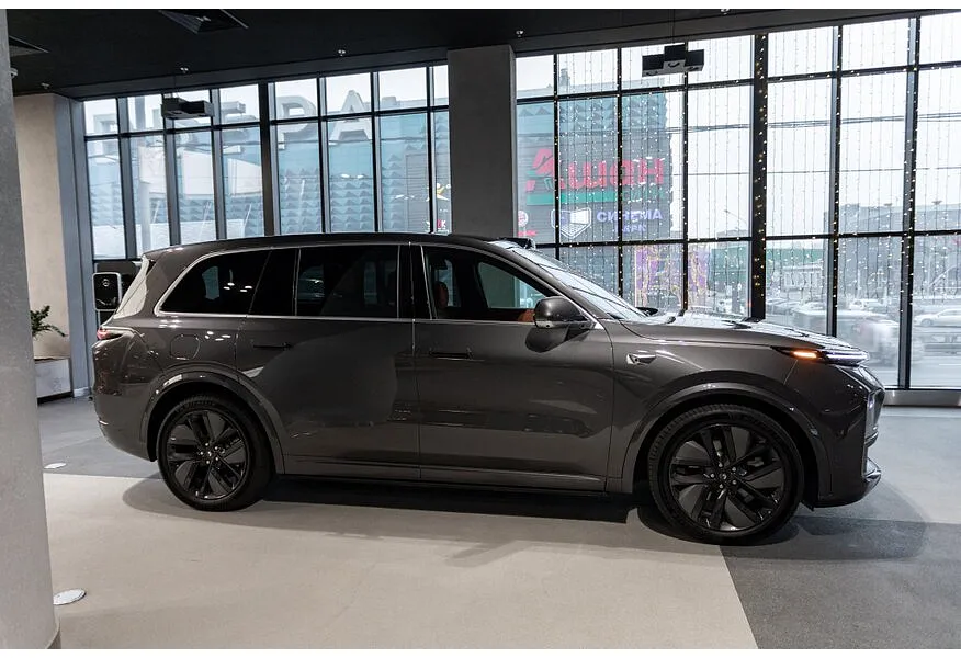 Li Auto L9 1.5 AT 4WD (449 л.с.) Ultra Серый в АВИЛОН. Слайд №4