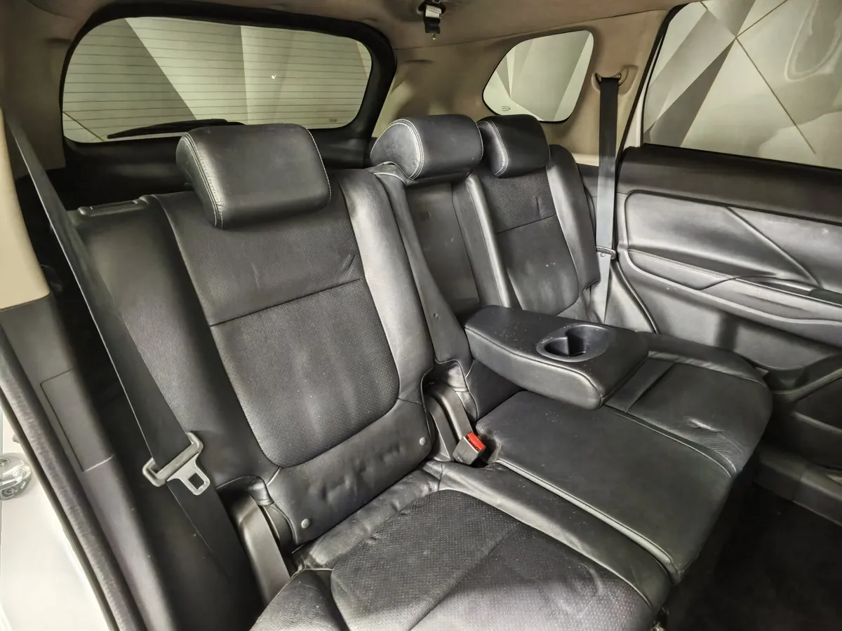 Mitsubishi Outlander 2.4 MIVEC CVT 4WD (167 л.с.) Instyle Белый в АВИЛОН. Слайд №17