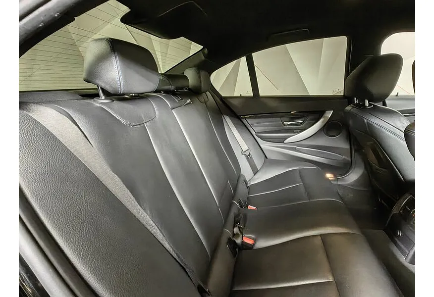 BMW 3 серия 320i xDrive AT (184 л.с.) Черный в АВИЛОН. Слайд №13