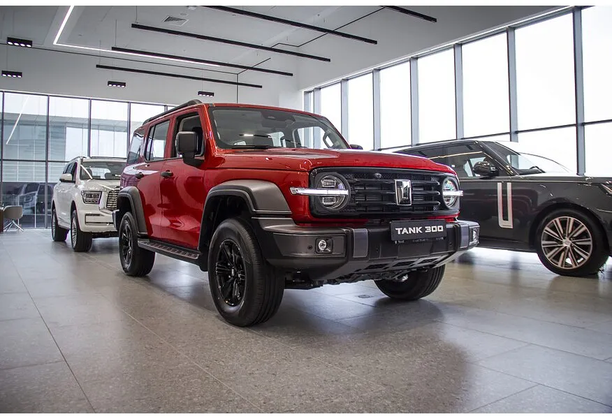 TANK 300 2.0T AT 4WD (220 л.с.) City Premium Красный в АВИЛОН. Слайд №2