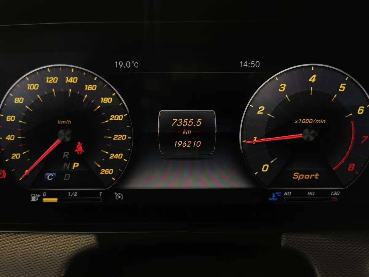 Mercedes-Benz E-Класс E 200 4MATIC 9G-TRONIC (184 л.с.) Premium Серый в АВИЛОН. Слайд №11
