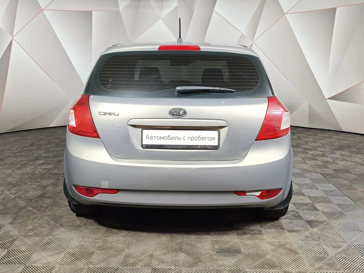 Kia Ceed 1.4 MT (109 л.с.) Серебристый в АВИЛОН. Слайд №8