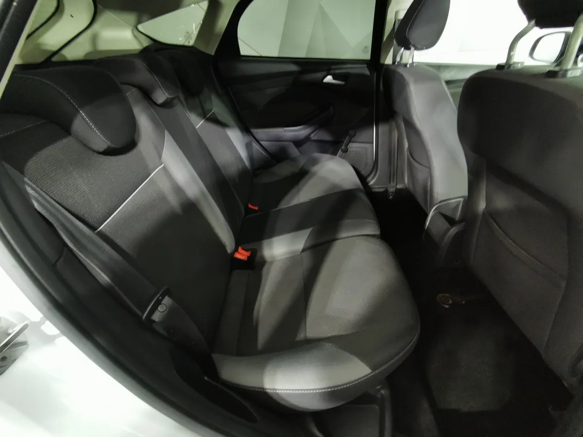 Ford Focus 1.6 MT (105 л.с.) Trend Белый в АВИЛОН. Слайд №15