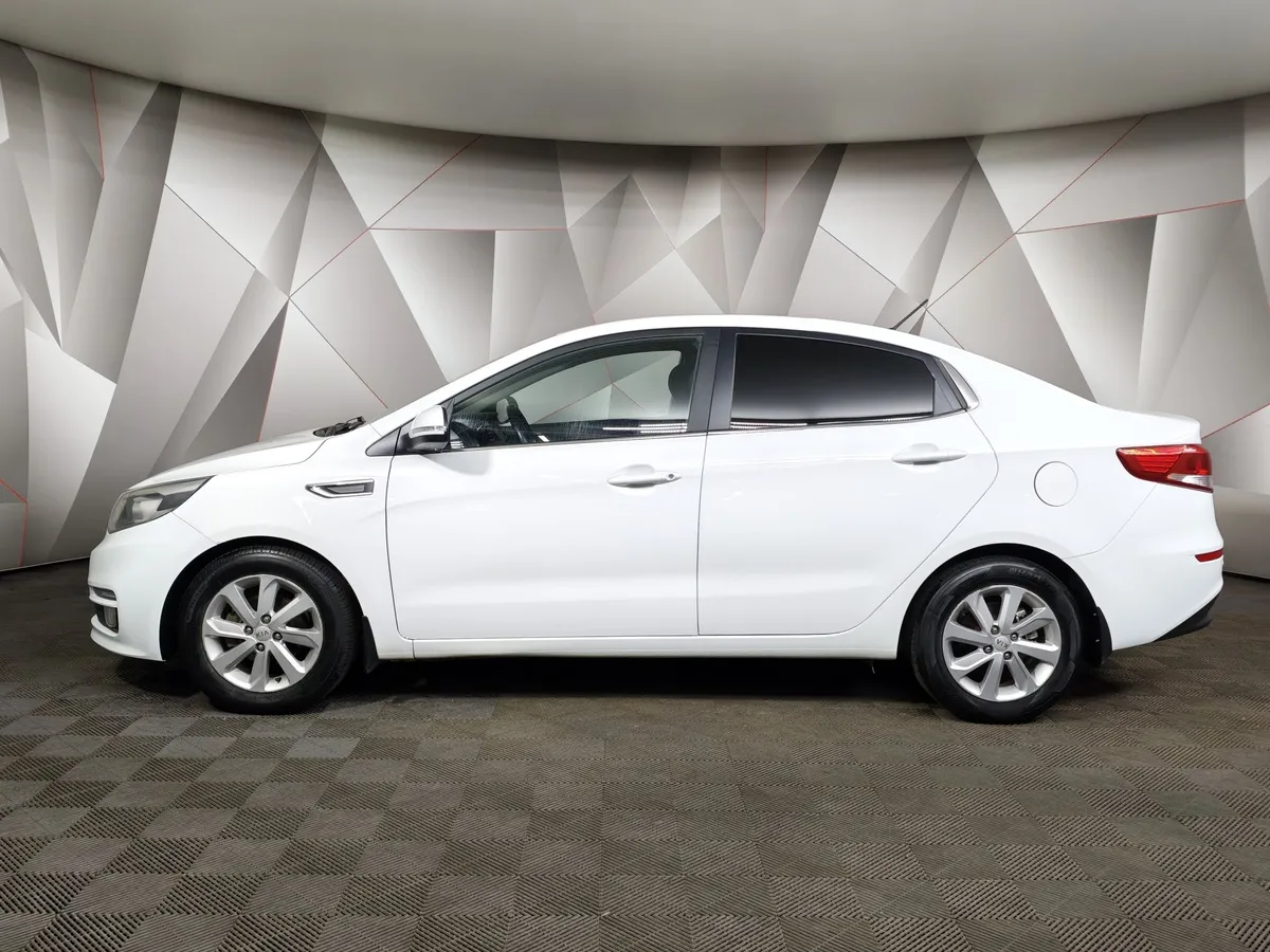 Kia Rio 1.6 MT (123 л.с.) Luxe Белый в АВИЛОН. Слайд №5