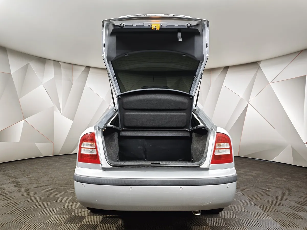 Skoda Octavia 1.4 MT (75 л.с.) Серебристый в АВИЛОН. Слайд №12