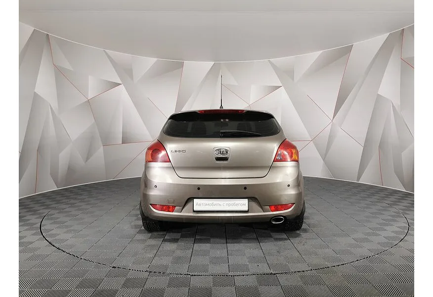 Kia Ceed 2.0 AT (143 л.с.) Бежевый в АВИЛОН. Слайд №8 Kia Ceed 2.0 AT (143 л.с.) Бежевый в АВИЛОН. Слайд №8