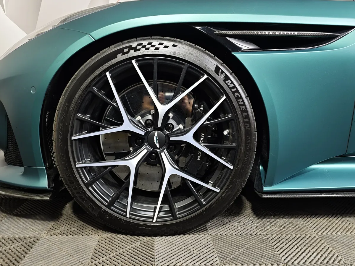 Aston Martin DB12 Volante 5.2 V12 AT (600 л.с.) Зеленый в АВИЛОН. Слайд №8