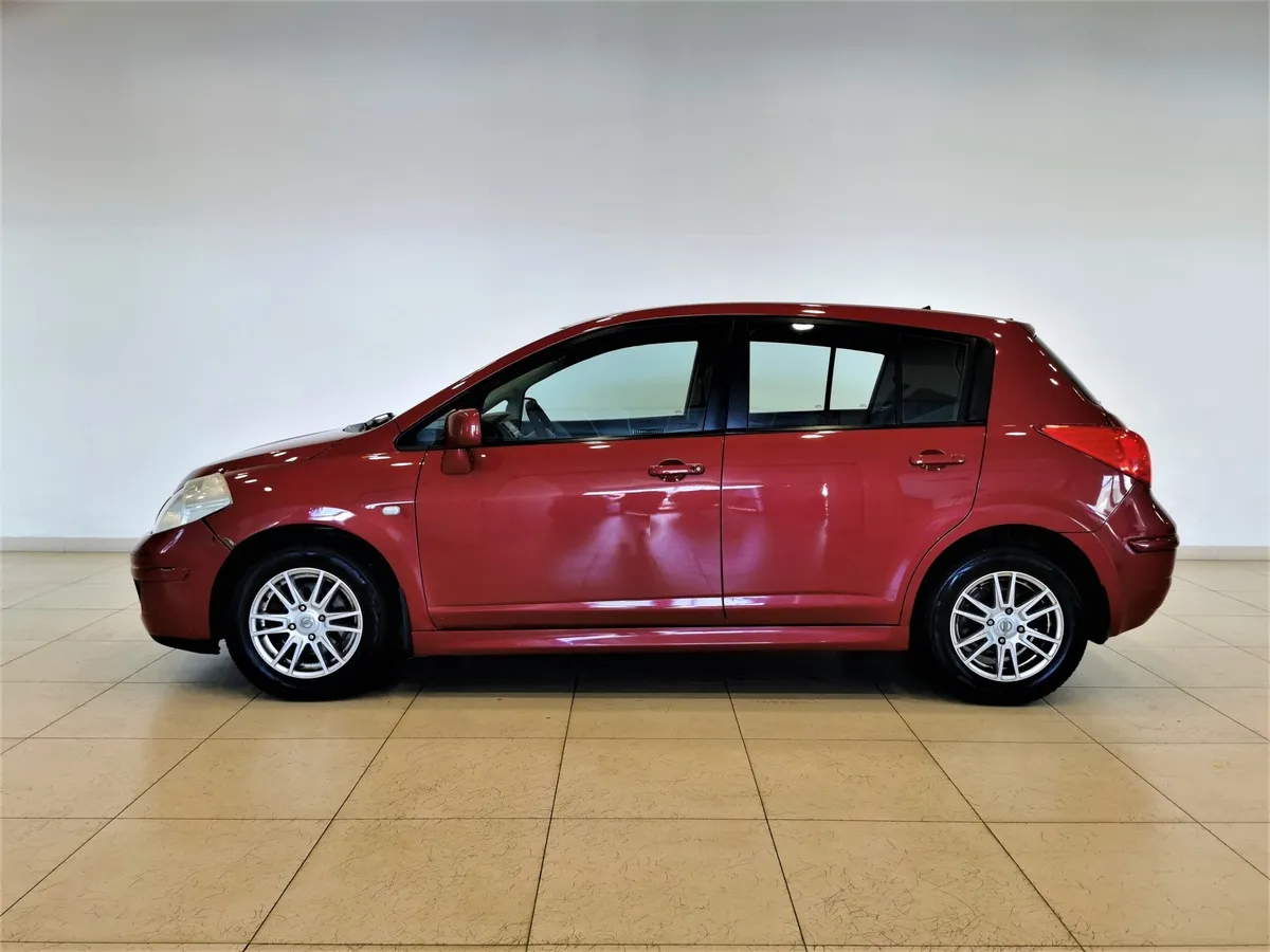Nissan Tiida 1.6 AT (110 л.с.) Красный в АВИЛОН. Слайд №5