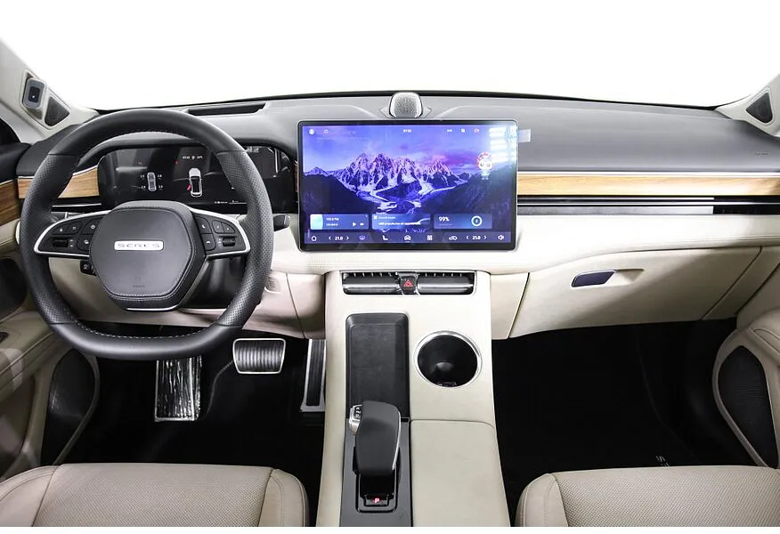 Seres M5 1.5 AT 4WD (496 л.с.) Premium Черный в АВИЛОН. Слайд №6