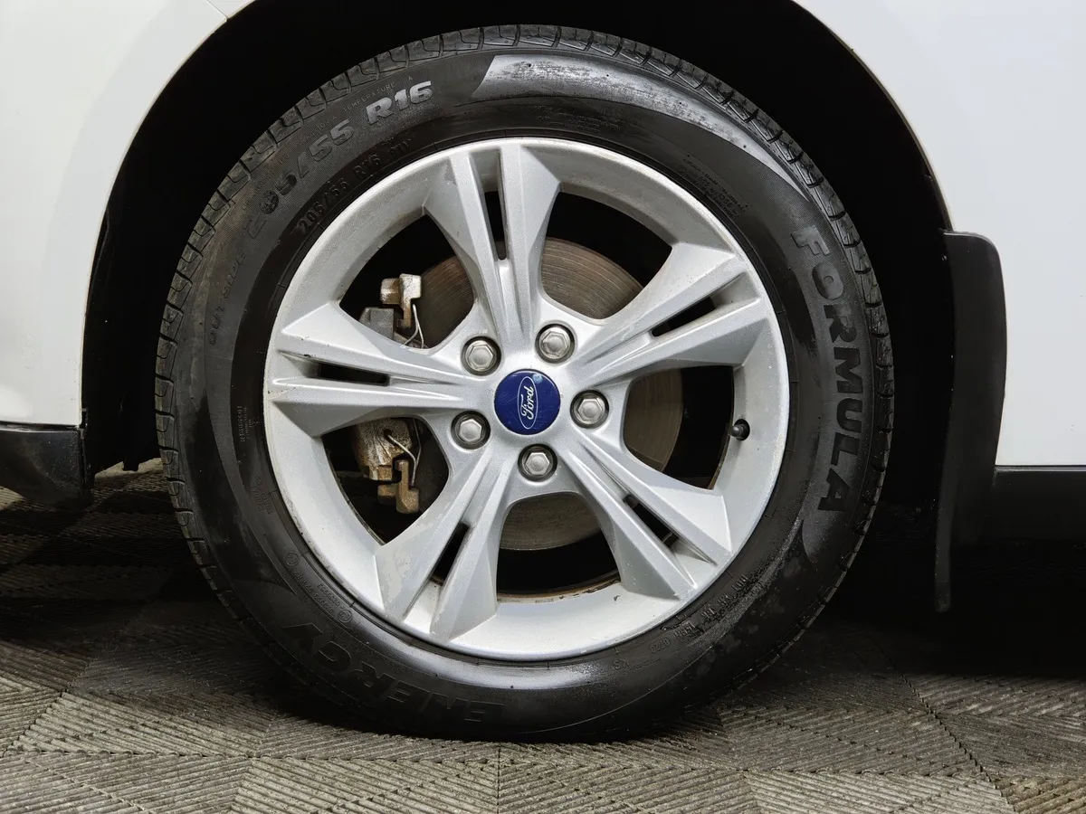 Ford Focus 1.6 Ti-VCT PowerShift (105 л.с.) Trend Белый в АВИЛОН. Слайд №9